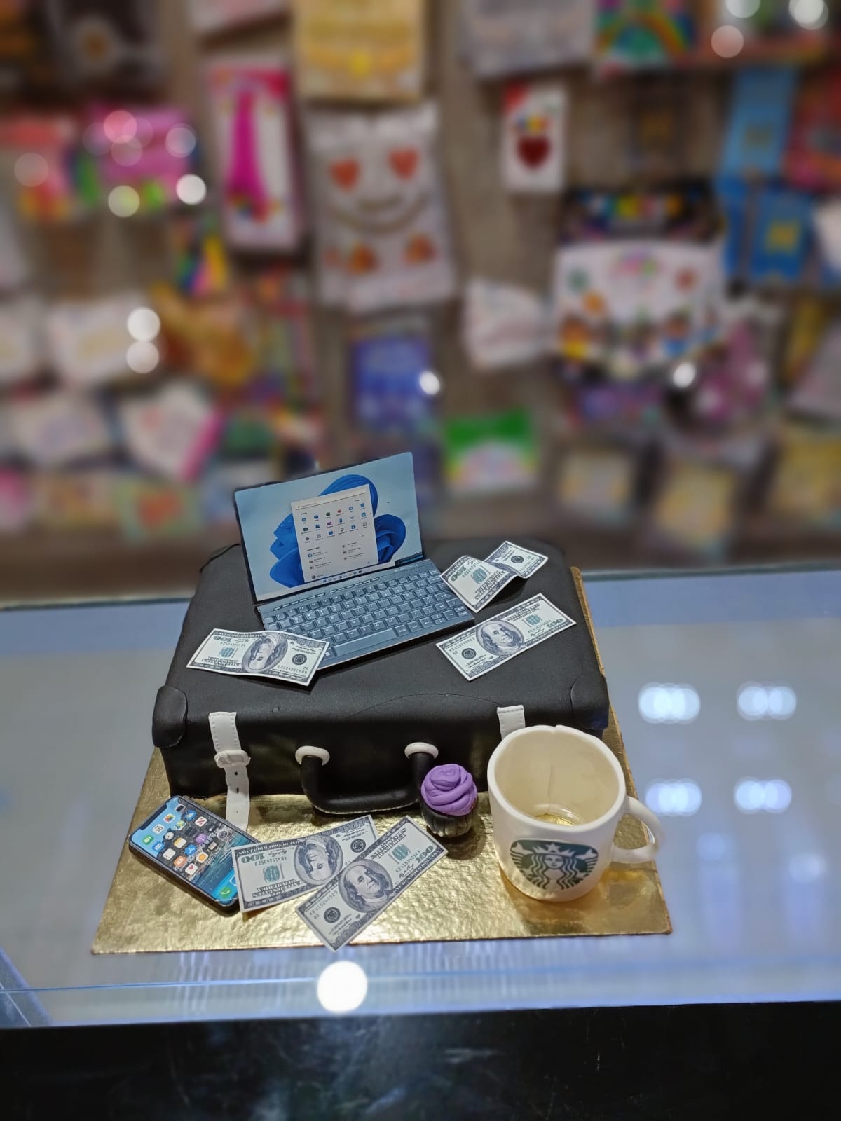 2KG BOSS THEME CAKE 2KG BOSS THEME CAKE